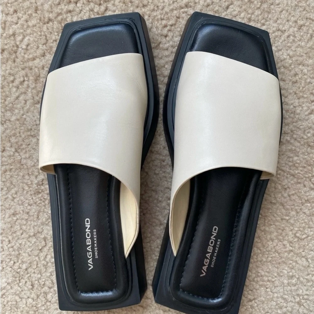Vagabond Sandals Evy Leather
Asymmetrical Chunky Slip On Slides Sandals - Picture 3 of 6